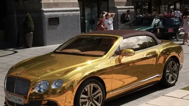 Kumpulan Potret Mobil Mewah Berlapis Emas Ini Memanjakan Mata (hotcars.com)