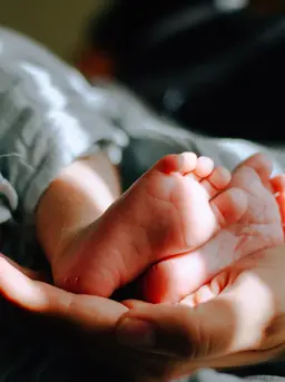 Ilustrasi bayi baru lahir. (dok. Omar Lopez/Unsplash)