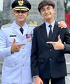 Menghadiri acara pelantikan sang ayah jadi Bupati, Bintang tampil tampan dengan setelan jas. [Foto: instagram.com/hengkykurniawan]