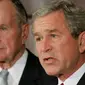 Mantan Presiden AS George Herbert Walker Bush dan putra sulungnya George W.Bush  (Sumber:rollingstone.com) 