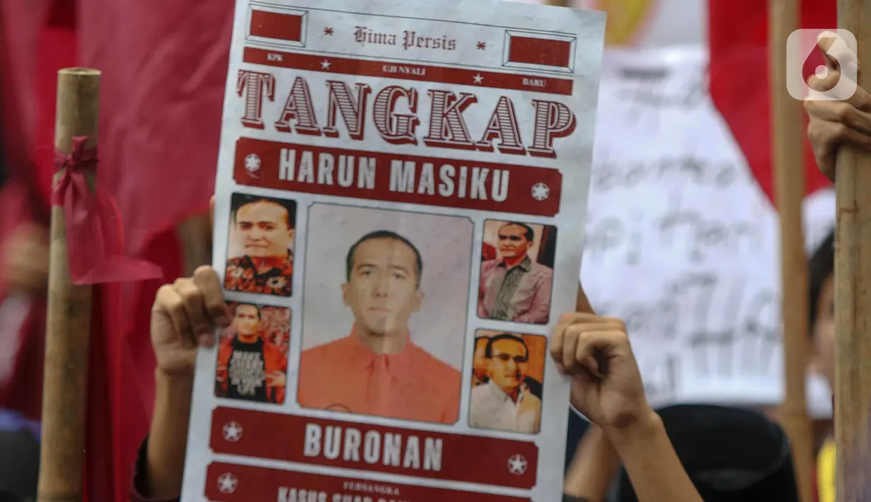 Ratusan mahasiswa yang tergabung dalam Pimpinan Pusat Himpunan Mahasiswa Persatuan Islam (PP HIMA Persis) melakukan aksi unjuk rasa di depan Gedung Merah Putih Komisi Pemberantasan Korupsi (KPK), Jakarta, Rabu (18/12/2024). (Liputan6.com/Herman Zakharia)