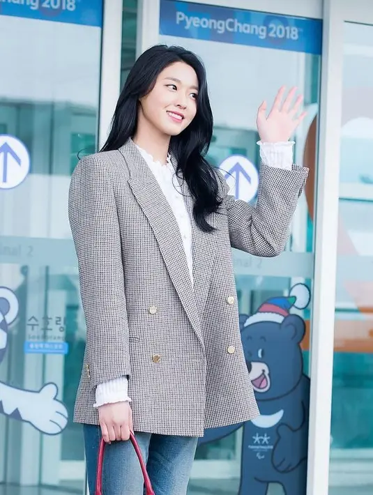 Beberapa waktu lalu, Seolhyun jadi pusat perhatian publik. Lantaran foto telanjangnya tersebar luas melalui pesan-pesan aplikasi. (Foto: instagram.com/sh_9513)