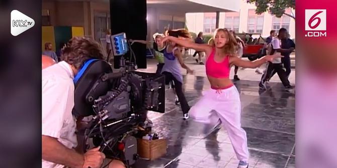 VIDEO: Britney Spears Rayakan 20 Tahun 'Baby One More Time'