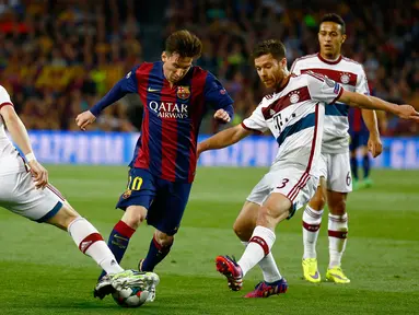 Duel panas terjadi di leg pertama Semifinal Liga Champions antara Barcelona dengan Bayern Muenchen di Camp Nou, Kamis (7/5/2015). Barcelona menang 3-0 atas Bayern Muenchen. (Reuters/Kai Pfaffenbach)