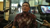 Wali Kota Cirebon membuat pembelaan atas keputusannya melarang sementara layanan transportasi online beroperasi di kotanya. (Liputan6.com/Panji Prayitno)