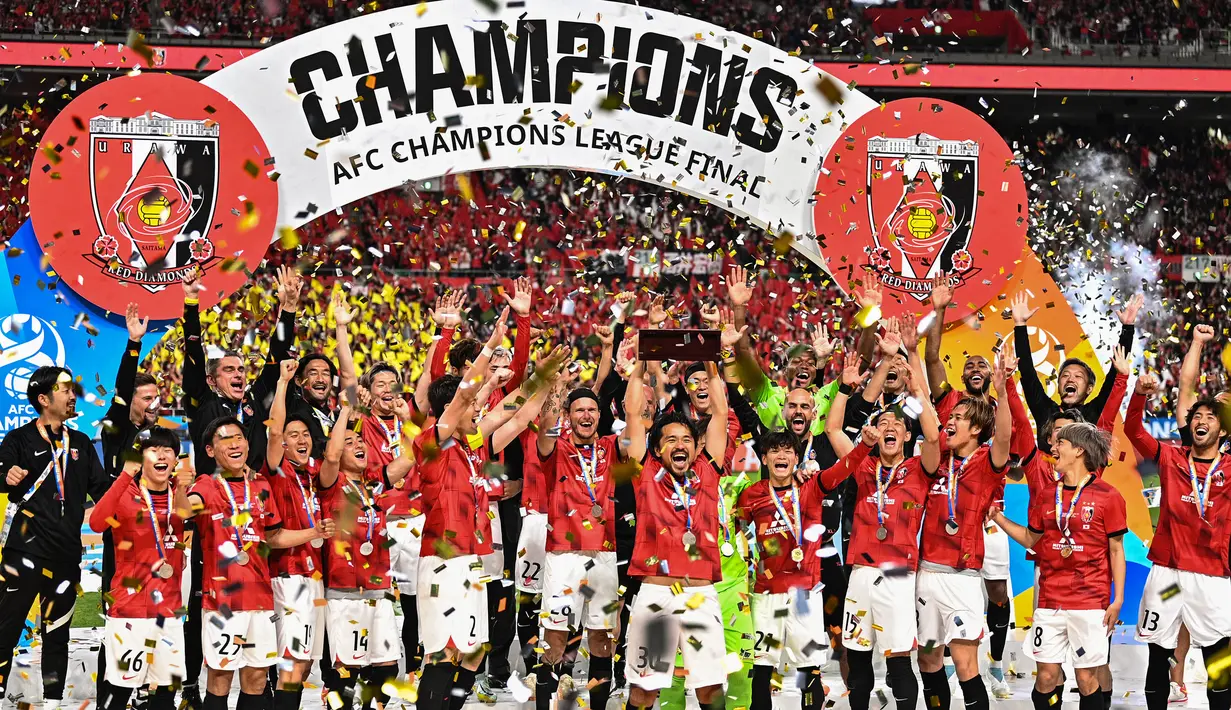 Jumpei Hayakawa juga ikut membantu Urawa Red Diamonds meraih gelar Liga Champions Asia musim lalu, gelar pertamanya sebagai pemain. Pada 30 April 2023, ia masuk menggantikan Tomoaki Okubo pada menit ke-81 pada laga final leg 1 Liga Champions Asia melawan Al Hilal, sebelum tim mereka menang 1-0 di leg kedua dan keluar sebagai juara. (AFP/Philip Fong)