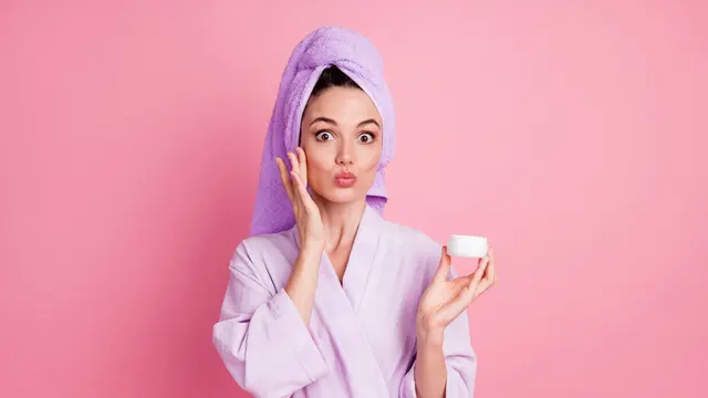 Beda Day Cream vs Night Cream yang Wajib Kamu Tahu, Perlu Pakai Keduanya?