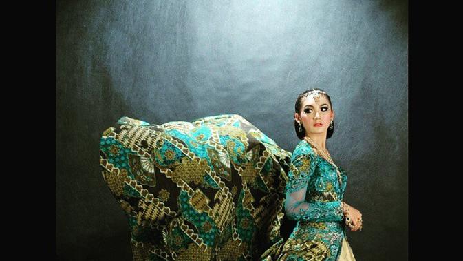 Pernah Jadi Mojang Garut 2015, Ini 6 Foto Lawas Fiolina Tejaay (sumber: Instagram/fiolinatejaay)