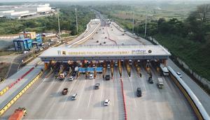 Arus lalu lintas Gerbang Tol (GT) Kalihurip Utama. (Dok Jasa Marga)