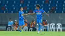 Pemain Filipina U-22, Banatao Otu Abang, melakukan selebrasi setelah mencetak gol ke gawang Timnas Indonesia U-22 pada laga Grup C SEA Games 2025 di 700th Anniversary Stadium, Senin (8/12/2025). (Bola.com/Bagaskara Lazuardi)