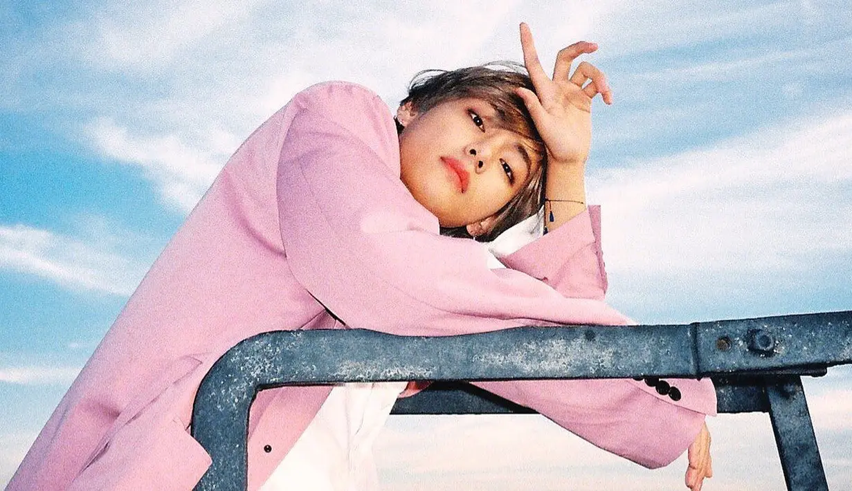 Selanjutnya, ia pun menjadi trainee selama 3 tahun sebelum debut bersama BTS. (Foto: instagram.com/btstae)