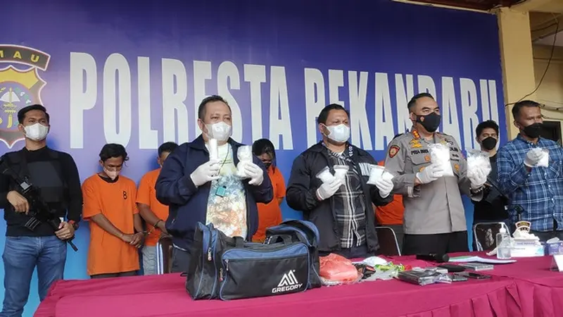 Konferensi pers pengungkapan peredaran narkoba oleh Polresta Pekanbaru.
