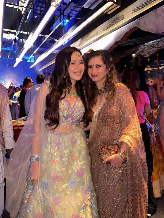 <p>[Instagram/bebytsabina]</p>