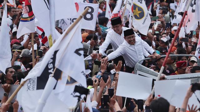 Bakal pasangan calon presiden (capres) Koalisi Perubahan, Anies Baswedan, dan cawapres Muhaimin Iskandar (Cak Imin) mendaftar di KPU pada Kamis (19/10/2023). (dok Tim Anies)