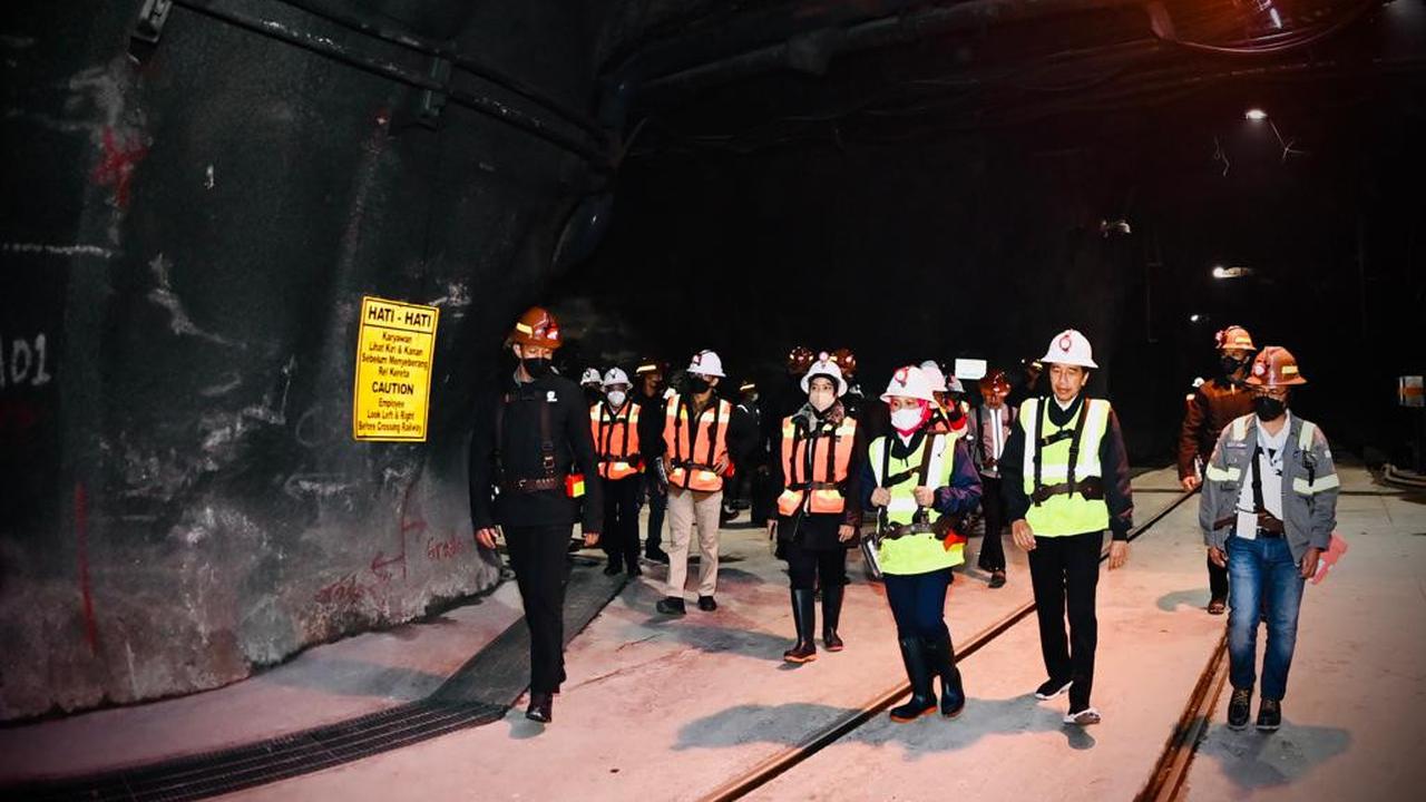 Jokowi lihat proses penambangan di Mimika, Papua