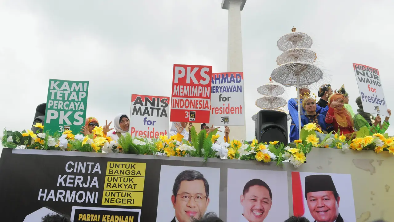 [FOTO] Semarak Pawai Kendaraan Hias Milik Partai Politik