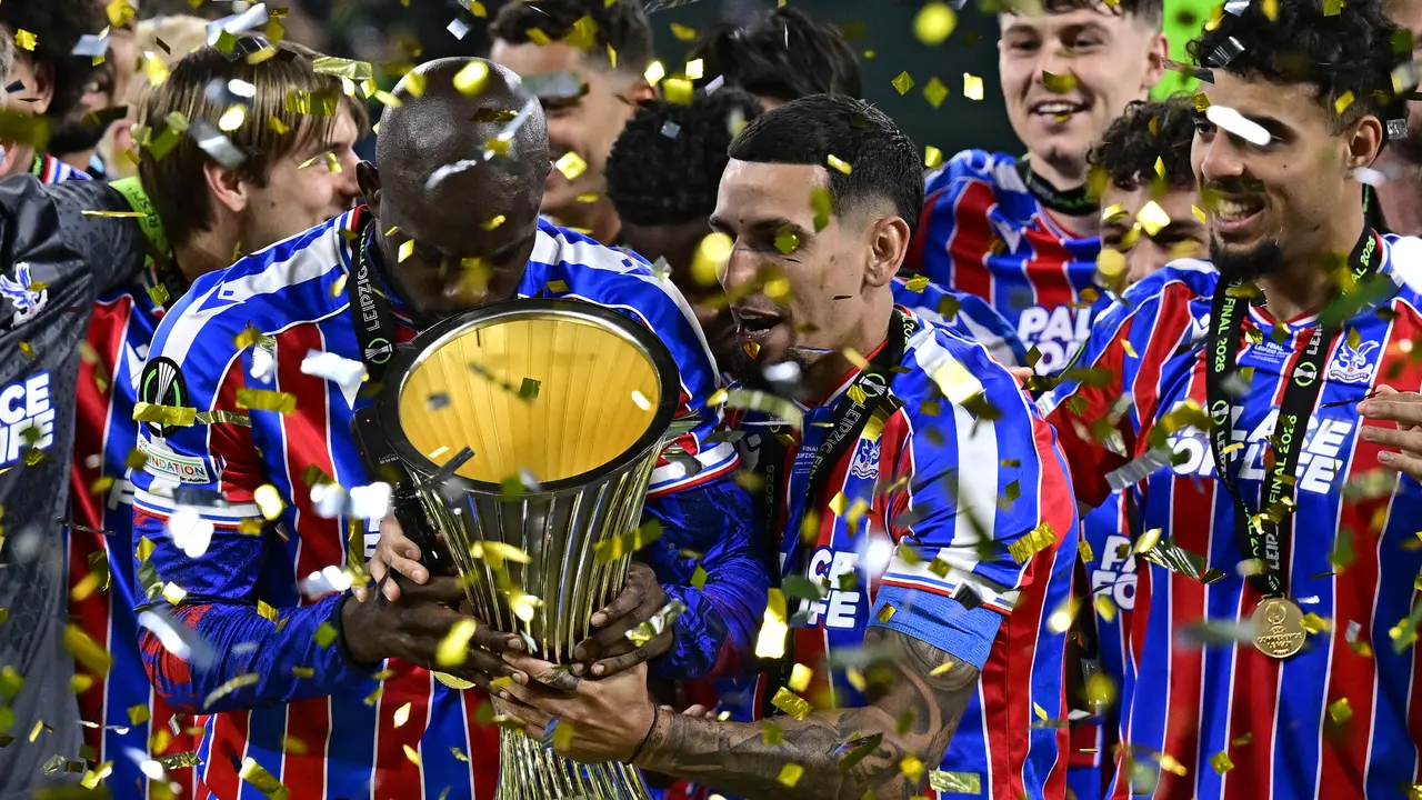 Crystal Palace Juara Conference League