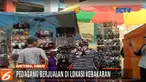Meski ada larangan berjualan, para pedagang tetap bersikukuh untuk berjualan karena faktor ekonomi yang memaksa berjualan.