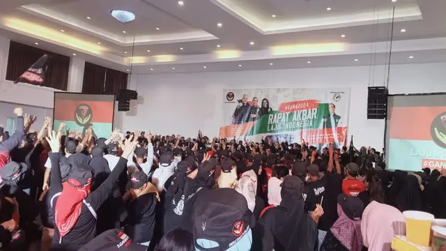 Cawapres nomor urut 3, Mahfud MD menyampaikan pesan-pesan dalam acara rapat akbar Laju Indonesia (Liputan6.com/Bam Sinulingga)