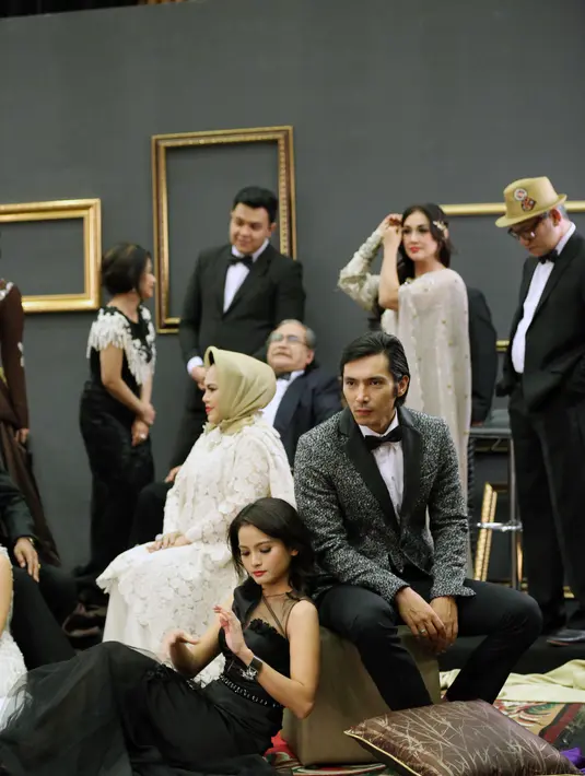 Diulang tahun pertama, Bintang.com berhasil mengumpulkan 18 artis untuk menjalani pemotretan artis dari 3 generasi. (Galih W. Satria/Bintang.com)