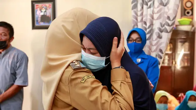 Dikunjungi Bupati Banyuwangi, Istri Awak Nanggala-402: Suami Saya Sudah Tenang di Sisi Allah