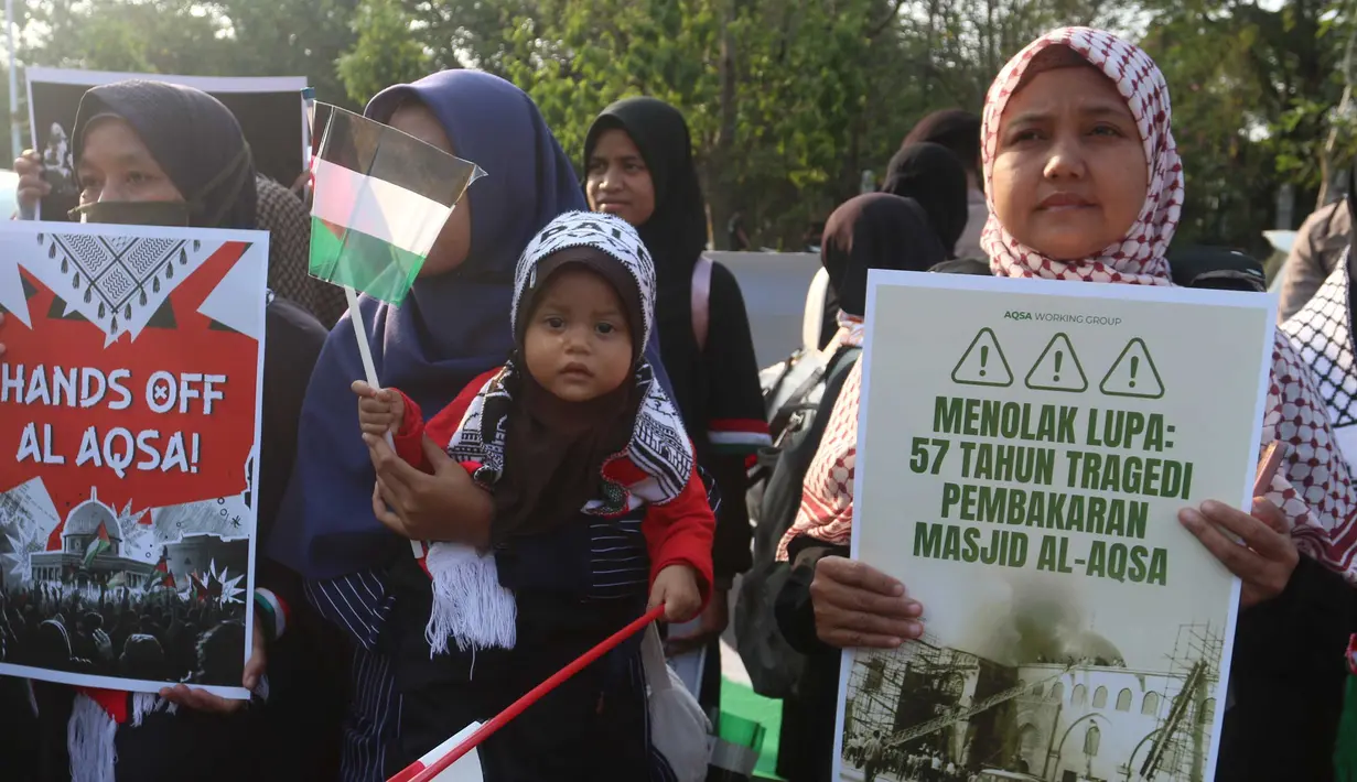 Massa AQSA Working Group (AWG) menggelar Aksi Jumat Nasional di depan Kedutaan Besar Amerika Serikat di Jakarta, Jumat, 21 Agustus 2026,. (KLY/ Arie Basuki)