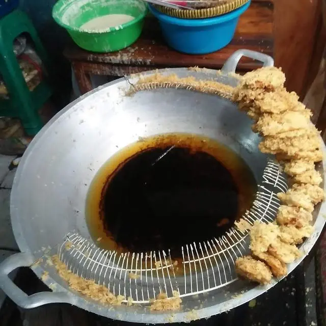6 Potret Tutup Kipas Angin Alih Fungsi Jadi Saringan Minyak Ini Kocak