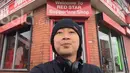 Saya kontributor Bola.com, Joko Setyo Pramuji, akan bercerita tentang keseruan sebelum laga Premier League antara Manchester United melawan Chelsea langsung dari Stadion Old Trafford, Inggris, Minggu (16/4/2017). (Bola.com/Joko Setyo Pramuji)