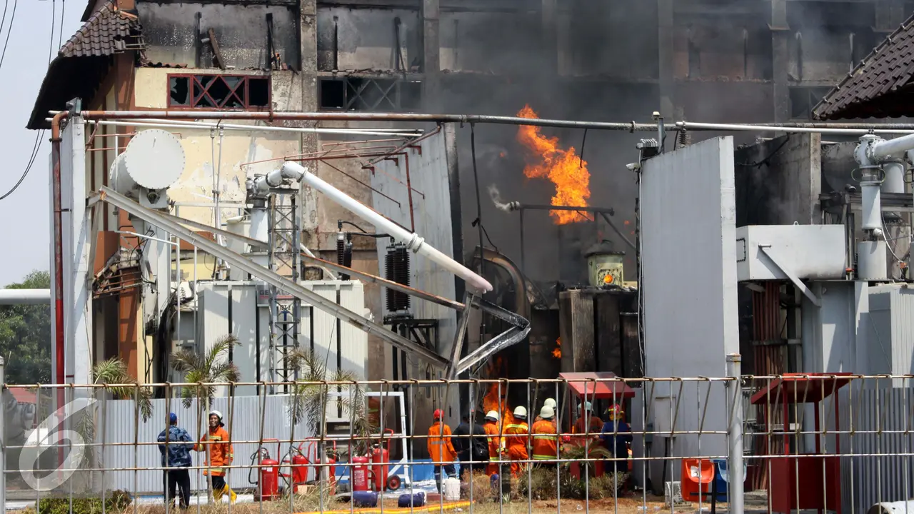 Gardu PLN Kembangan Terbakar