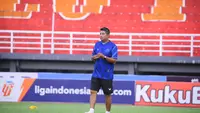 Pelatih Persikabo 1973, Aidil Sahak. (Bola.com/Muhammad Faqih)