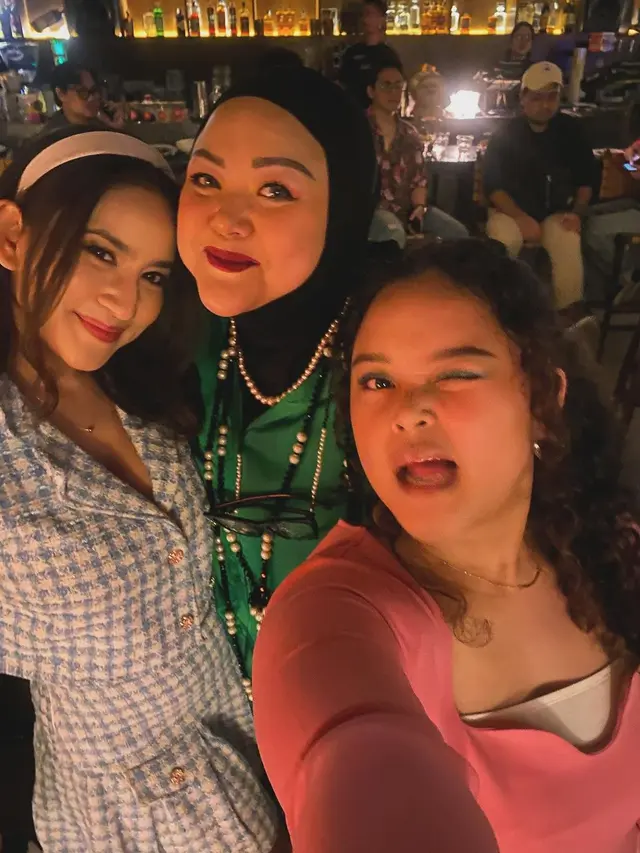 6 Potret Risma Nilawati Ibunda Harleyava Princy di Ultah Anak Sule, Tampil Bak ABG