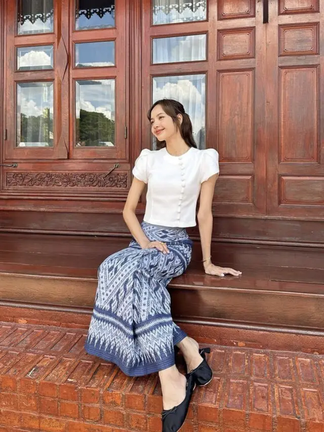 Pesona Lisa Blackpink Saat Pulang Kampung ke Thailand, credit: (@lalalalisa_m)