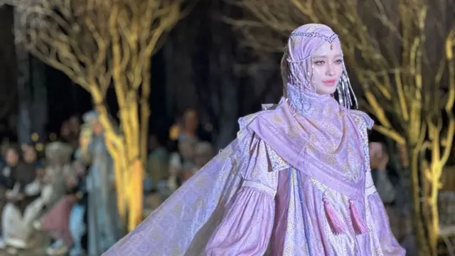 Inara rusli pukau penonton di runway. (credit:instagram.com/mommy_starla)