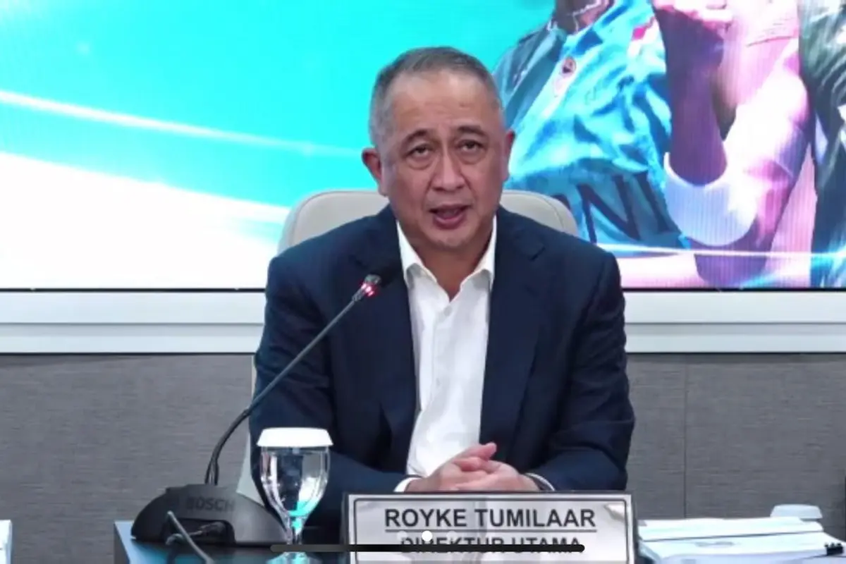 Direktur Utama PT Bank Negara Indonesia (Persero) Tbk (BBNI) Royke Tumilaar dalam konferensi pers Kinerja Kuartal I-2024, Senin (29/4/2024).(Tira/Liputan6.com)