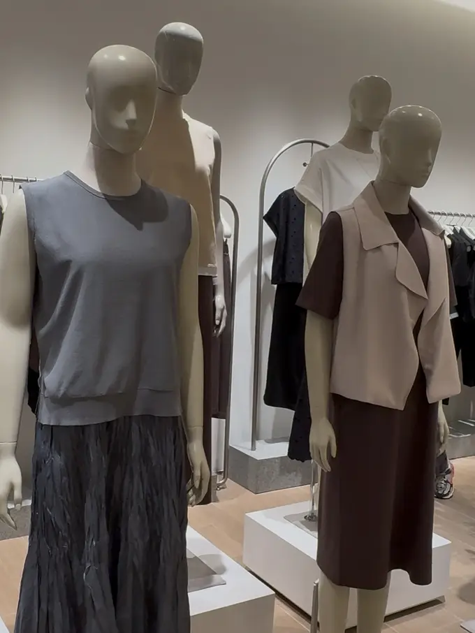 Koleksi terbaru Giordano Ladies Fall Winter 2025 yang dibagi menjadi tiga bagian. [Anisha/Fimela]