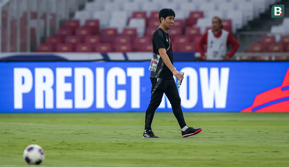 <p>Pelatih Timnas Jepang, Hajime Moriyasu saat memimpin latihan resmi menjelang laga lanjutan putaran ketiga Grup C Kualifikasi Piala Dunia 2026 melawan Timnas Indonesia di Stadion Utama Gelora Bung Karno (SUGBK), Senayan, Jakarta, Kamis (14/11/2024). (Bola.com/Bagaskara Lazuardi)</p>