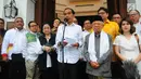 Calon Presiden dan Wakil Presiden nomor urut 01 Joko Widodo-Ma'ruf Amin didampingi sejumlah pimpinan partai politik pendukung memberikan keterangan pers usai menggelar pertemuan tertutup di Plataran Menteng, Jakarta, Kamis (18/4). (Liputan6.com/Angga Yuniar)