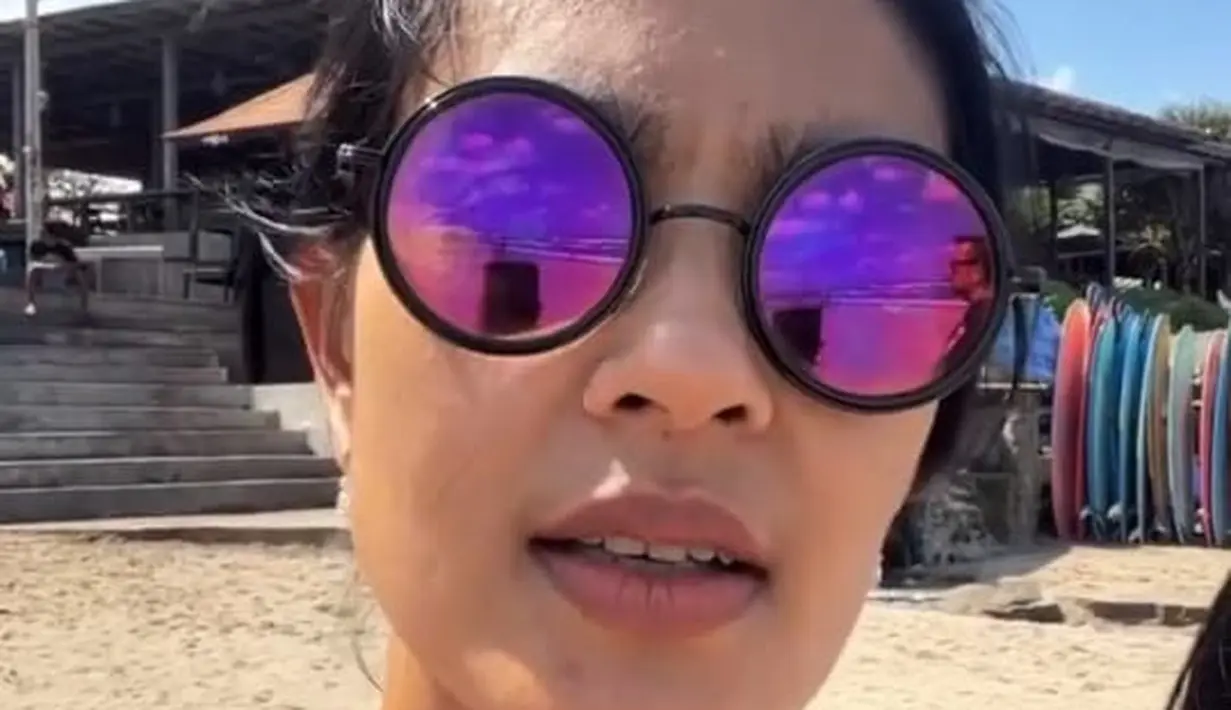 Yayasan Bumi Karya Lestari dan Lola Amaria Production didukung Bank Rakyat Indonesia (BRI) menyelenggarakan Nonton Bersama (Nobar) film Labuan Hati pada Jumat (19/8/2022) di Pantai Batu Bolong, Canggu, Bali. Nobar yang masih dalam rangka memperingati Hari Kemerdekaan RI ke-77 ini terbuka untuk umum tanpa ditarik biaya. (Foto: Instagram/lola.amaria)