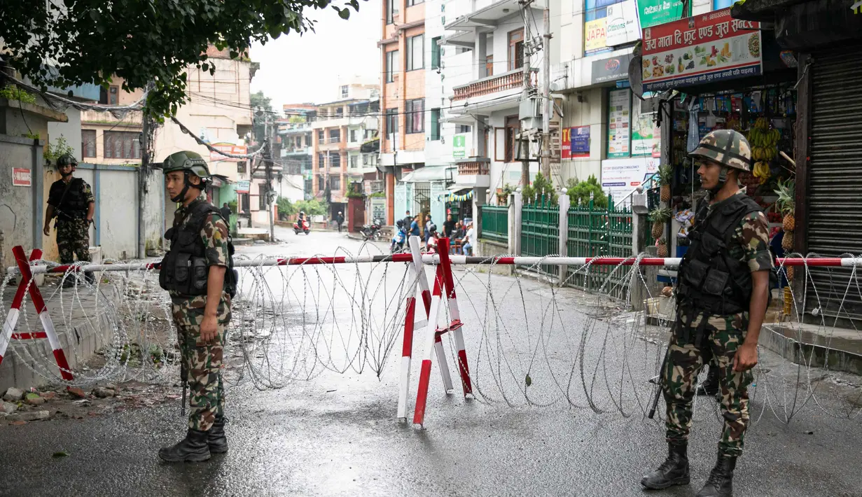 Sebelumnya, aksi unjuk rasa besar-besaran pecah terutama di ibu kota Kathmandu, yang dimotori Gen Z Nepal, untuk memprotes kebijakan parlemen dan pemerintahan yang dipimpin PM Sharma Oli. (PRABIN RANABHAT/AFP)
