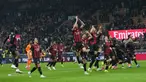 Para pemain AC Milan merayakan kemenangan usai pertandingan pekan ke-28 Serie A Italia 2025/2026 melawan Inter Milan, di Stadion San Siro, Minggu 8 Maret 2026 waktu setempat atau Senin (9/3/2026) dini hari WIB. AC Milan berhasil memenangi Derby della Madonnina. (AP Photo/Antonio Calanni)