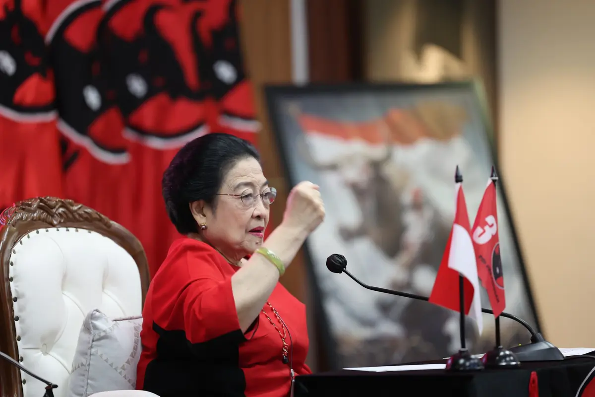 Ketua Umum DPP PDI Perjuangan (PDIP) Megawati Soekarnoputri menantang penyidik KPK yang panggil Hasto Kristiyanto.