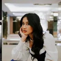 Keisya Levronka kerap tampil di atas panggung dengan gaya yang unik. [instagram/keisyalevronka]
