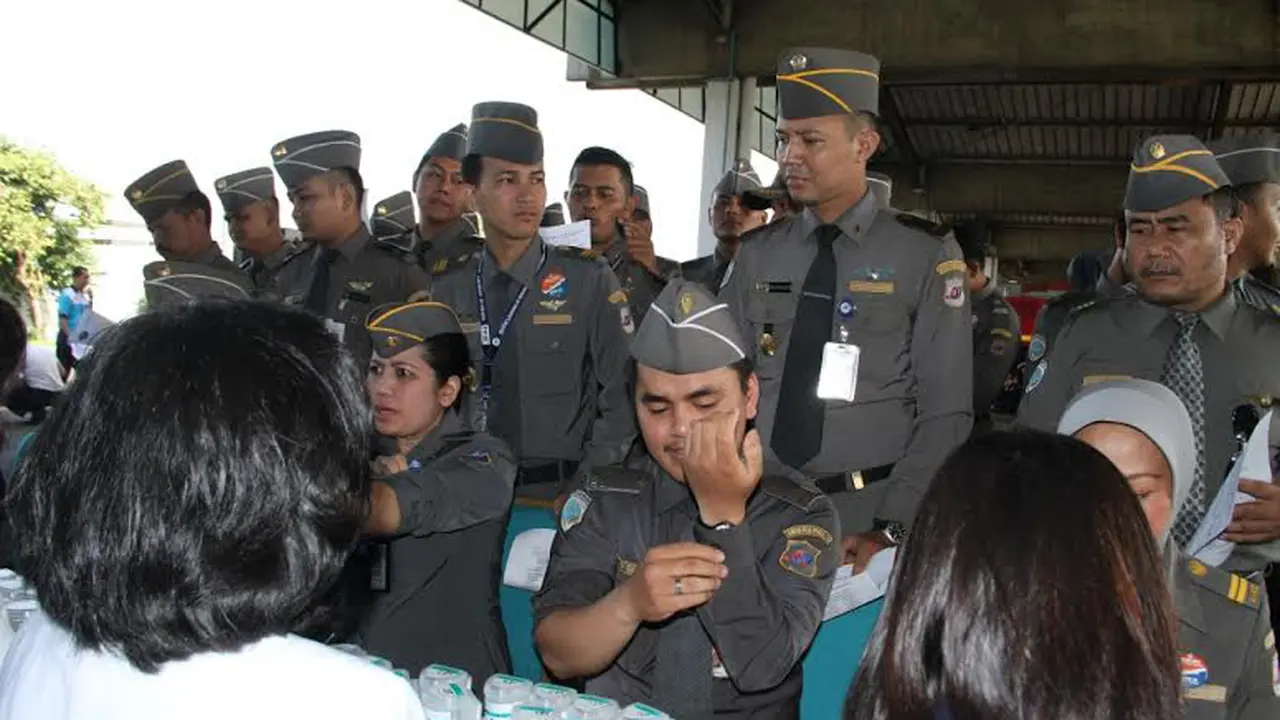pegawai bandara 
