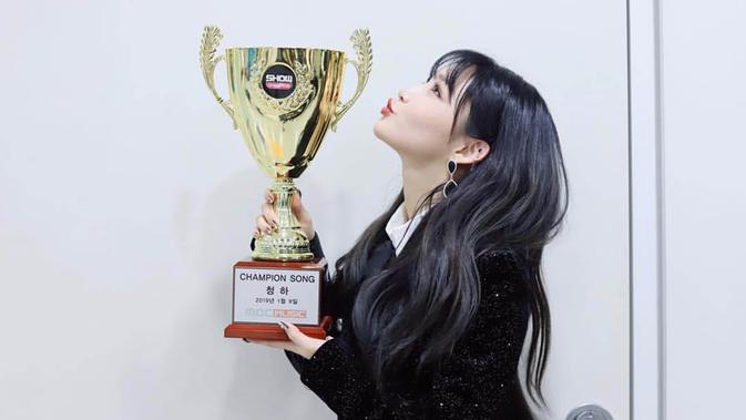 Chungha telah berkolaborasi dengan beberapa artis K-pop lainnya seperti Kim Samuel dan Ravi VIXX. (Liputan6.com/IG/@chungha_official)