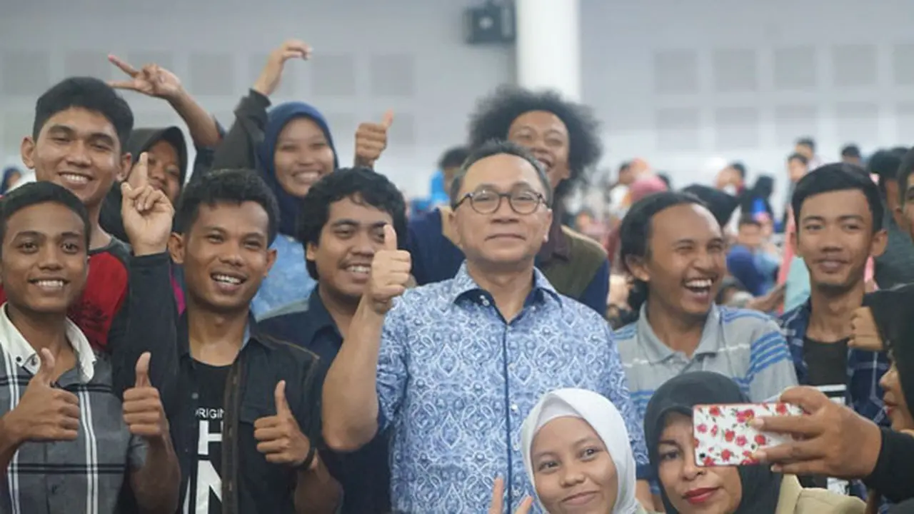 Berbagi Motivasi di Unhas, Ketua MPR : Siapapun Bisa Jadi Apapun