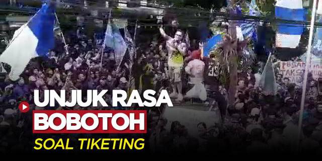 VIDEO: Bobotoh Gelar Aksi Unjuk Rasa di Kantor Persib Bandung