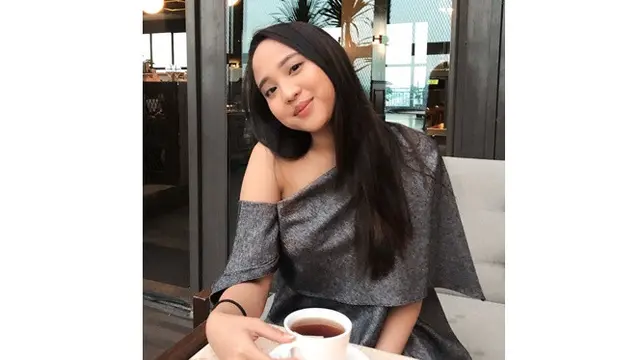Jarang Terekspose, Ini 6 Potret Farah Azizah Cucu BJ Habibie yang Cantik Memesona