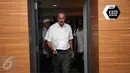 Alfred Riedl meninggalkan ruang meeting exco PSSI di kawasan Stadion GBK Jakarta, Jumat (10/6/2016). PSSI resmi menunjuk Alfred Riedl sebagai pelatih Timnas Indonesia di Piala AFF 2016. (Liputan6.com/Helmi Fithriansyah)
