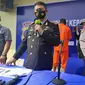 Direktur Polisi Air Polda Riau dalam konferensi pers pengungkapan perompakan kapal asing. (Liputan6.com/M Syukur)