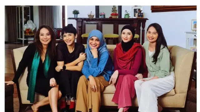 Shireen Sungkar dan bintang Cinta Fitri reuni pasca 12 tahun tamat (Foto: Instagram dindakanyaa)